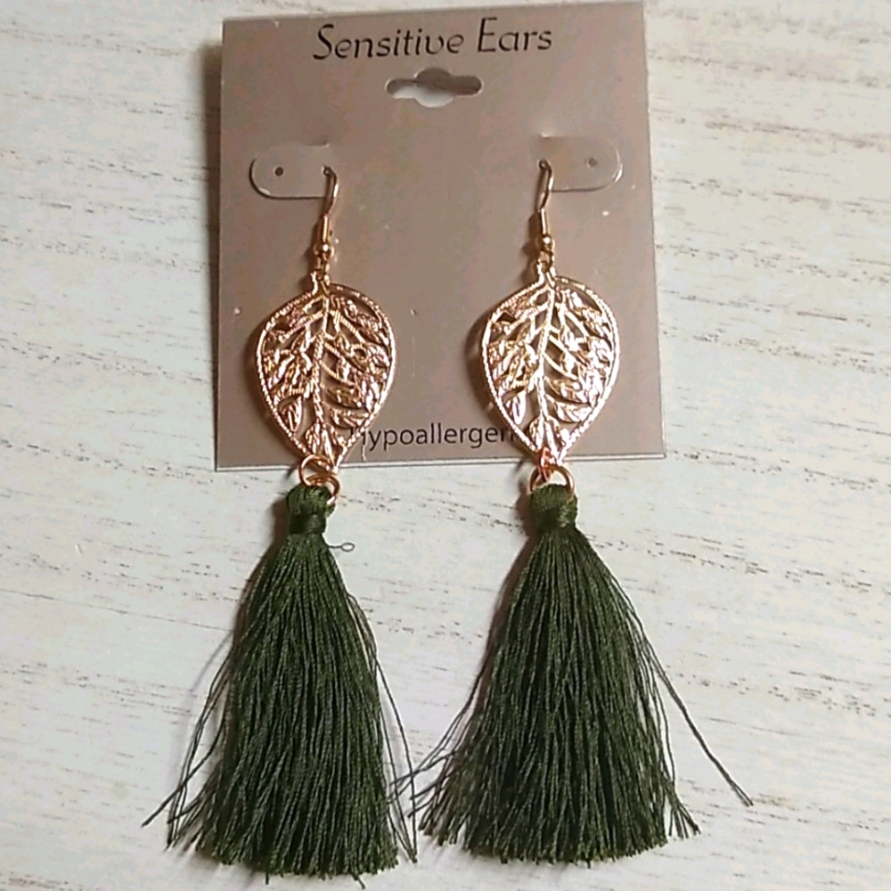 😻 3 For $15 Gold Leaf Filigree Olive Tassels